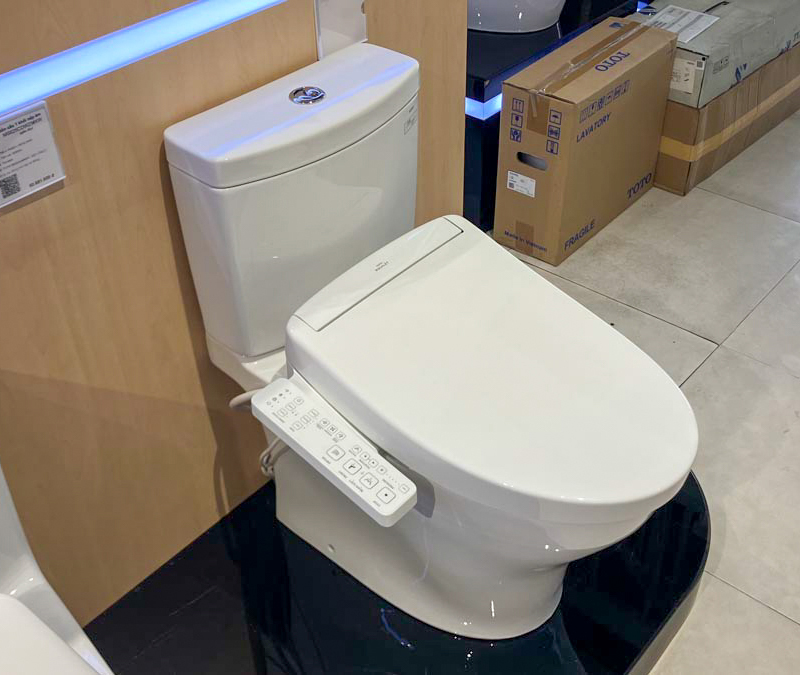 Bồn cầu nắp điện tử TOTO CS769DRW24