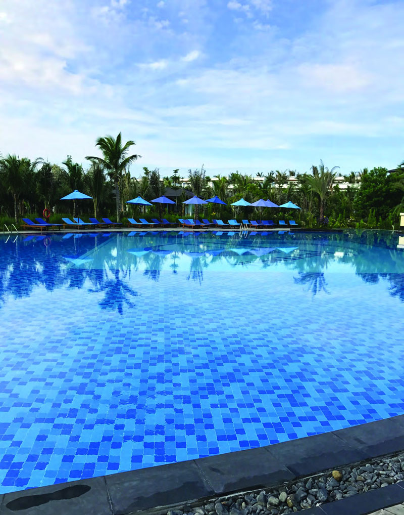 Hình ảnh gạch hồ bơi Inax tại Resort Duyên Hà - Nha Trang