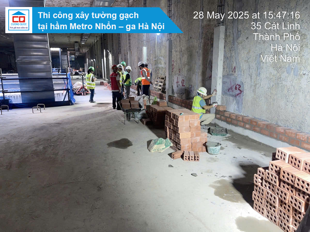 Thi công xây tường gạch tại hầm Metro