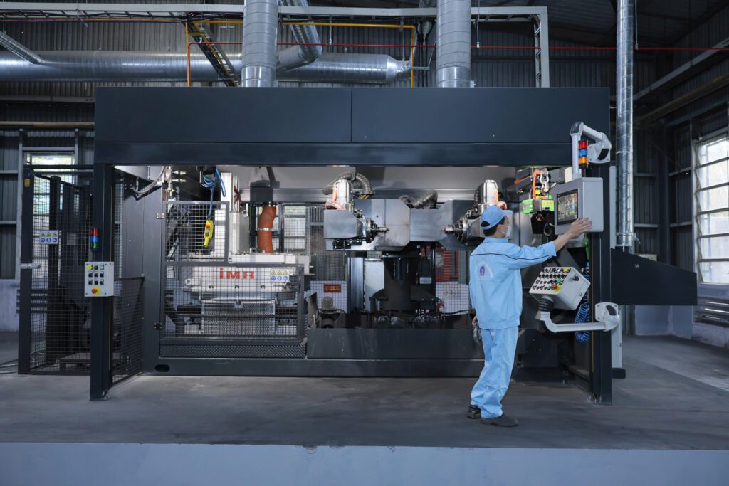 Hệ thống máy đúc bằng điện thứ 17 trên toàn thế giới đã có mặt tại nhà máy Viglacera