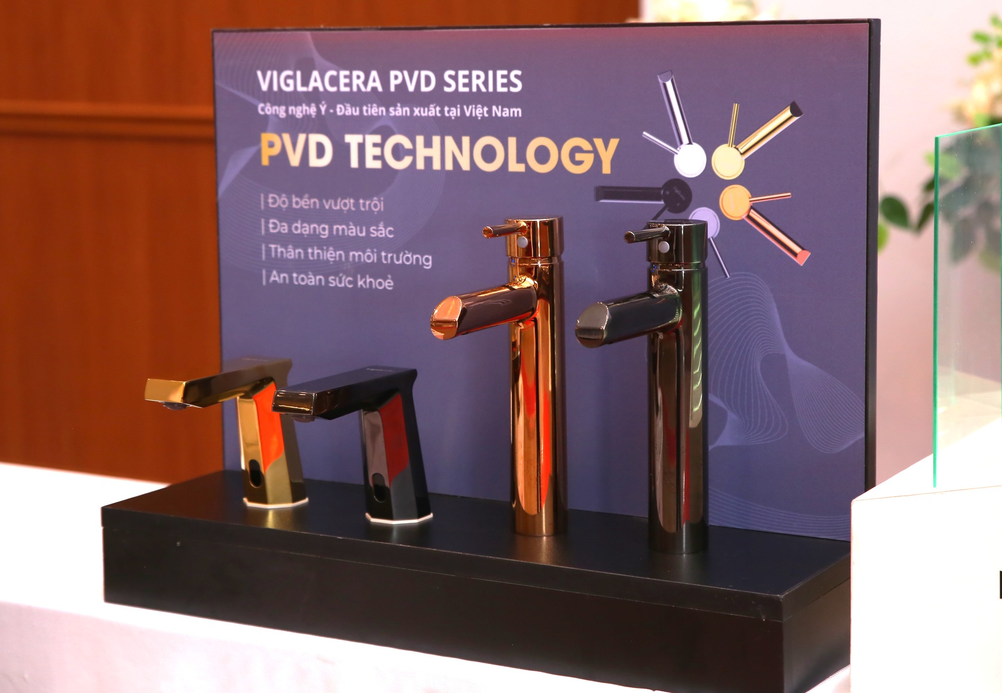 So sánh sen vòi phủ PVD và sen vòi thông thường