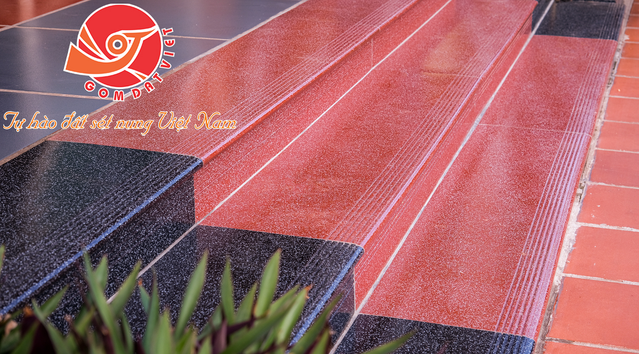 Gạch bậc cầu thang đen chấm bi trắng Gốm Đất Việt