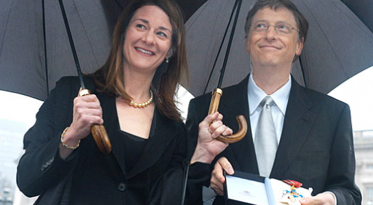 Bill Gates giúp tạo thiết bị vệ sinh hoạt động không cần nước