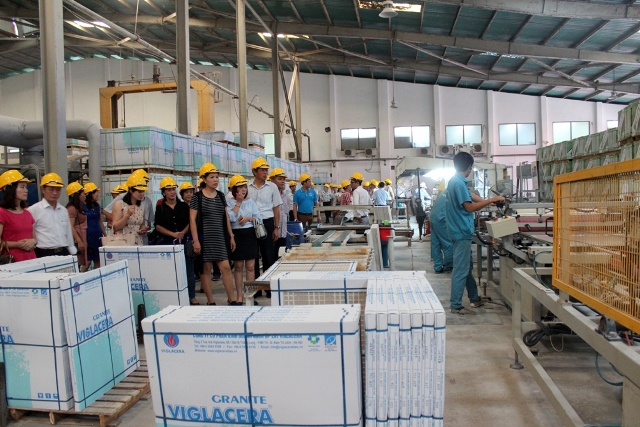 Cùng Viglacera Cường Quốc và đại lý khu vực Hà Nội thăm nhà máy Viglacera Tiên Sơn