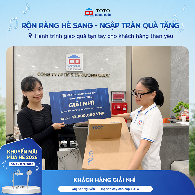 Cường Quốc trao giải nhì cho khách hàng 