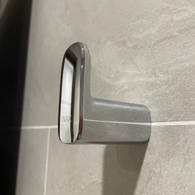 Móc áo INAX KFS-941V – Nhỏ gọn nhưng nâng tầm đẳng cấp cho phòng tắm hiện đại