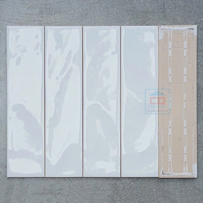 Gạch thẻ 75x300 mm trắng lượn mặt 0211-1
